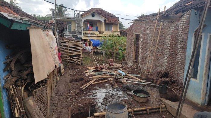 rumah-undang-dirobohkan.jpg