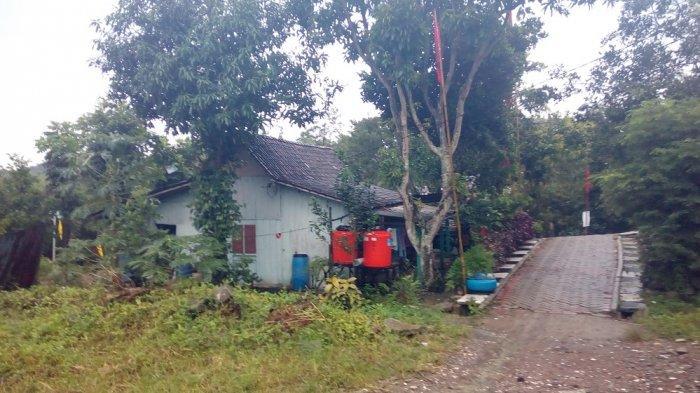 rumah-warga-yang-mengalami-pergeseran-sejauh-10-meter.jpg