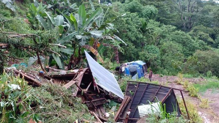 rumah-warga-yang-tertimbun-longsor-di-kampung-culu-manggarai-baratr.jpg