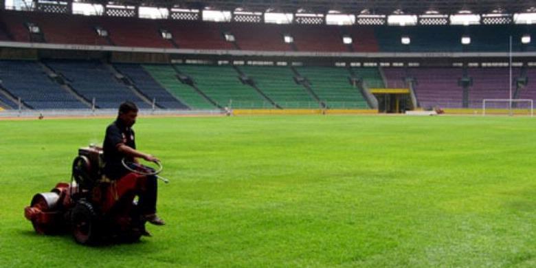 rumput-stadion-gelora-bung-karno_20150326_232151.jpg