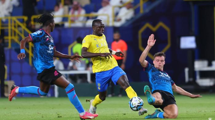 sadio-mane-al-nassr-sedang-menggiring-bola-saat-lawan-al-wehda-di-liga-arab-saudi.jpg