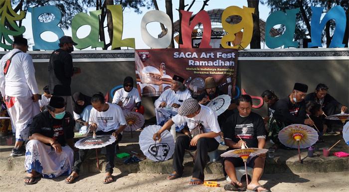 saga-art-festival-ramadhan-di-pantai-balongan-rembang.jpg