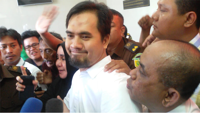 saipul-jamil-di-kejaksaan-utara-2_20160404_181139.jpg