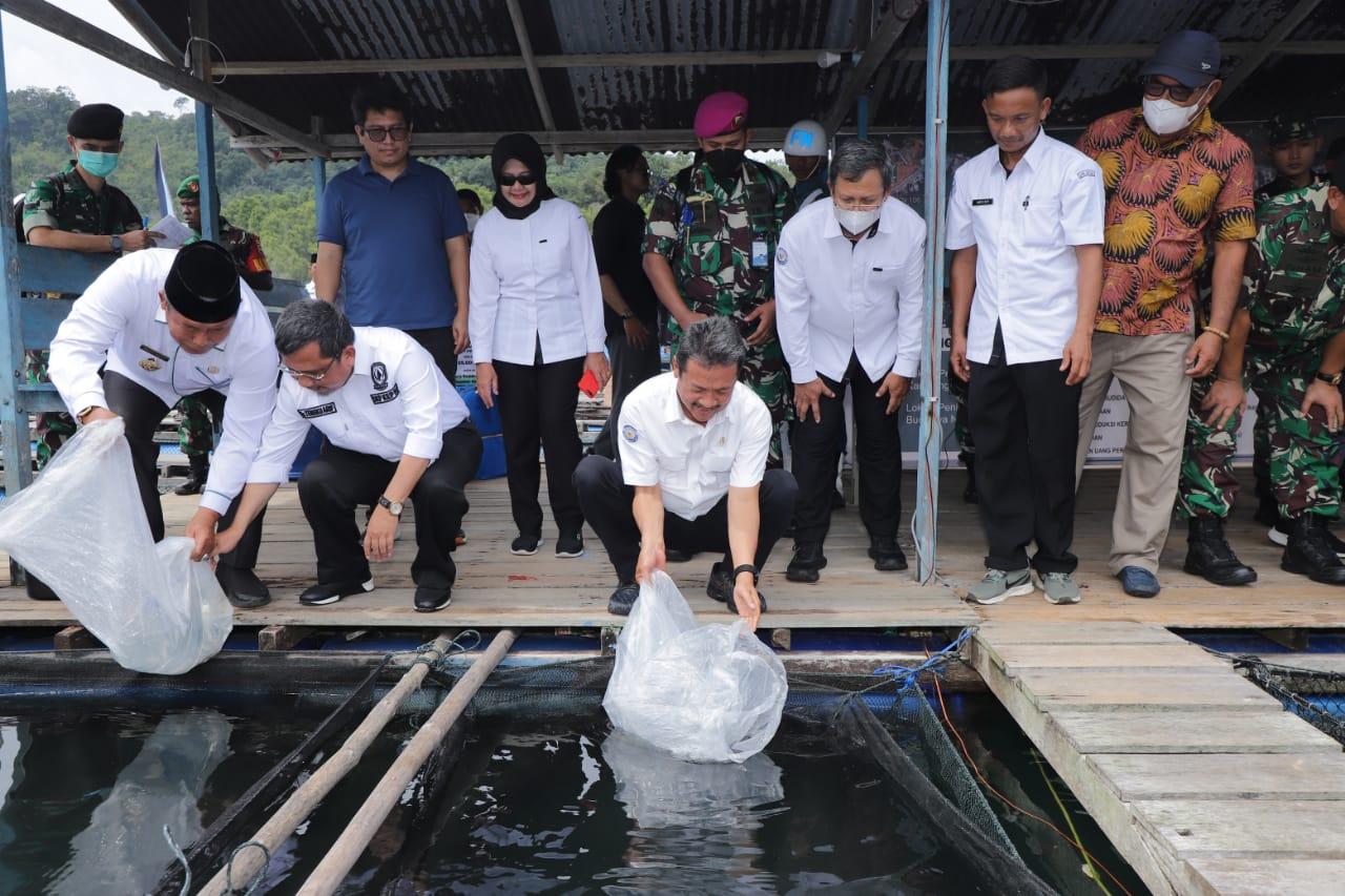 sakti-wahyu-trenggono-melakukan-kunjungan-ke-kabupaten-kepulauan-anambas.jpg