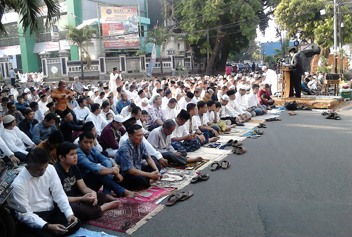 salat-ied-di-universitas-hamka_20150923_074310.jpg