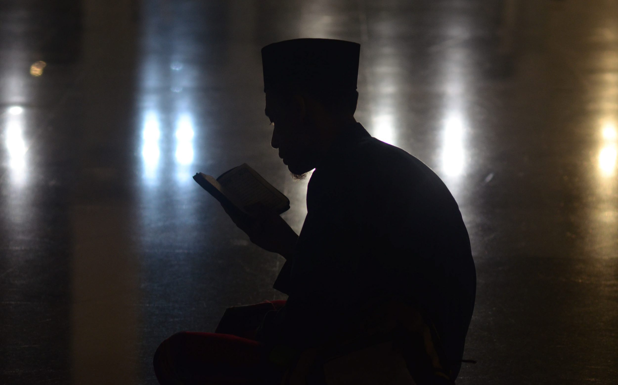 salat-qiyamul-lail-di-masjid-al-akbar-surabaya_20180606_134120.jpg