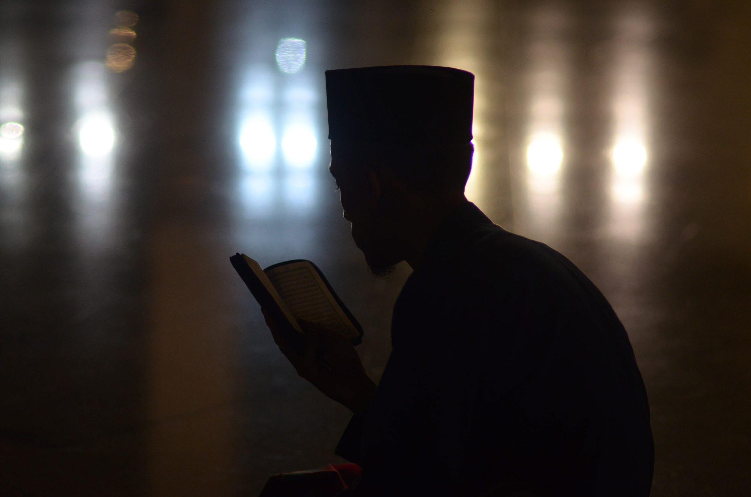 salat-qiyamul-lail-di-masjid-al-akbar-surabaya_20180606_134152.jpg