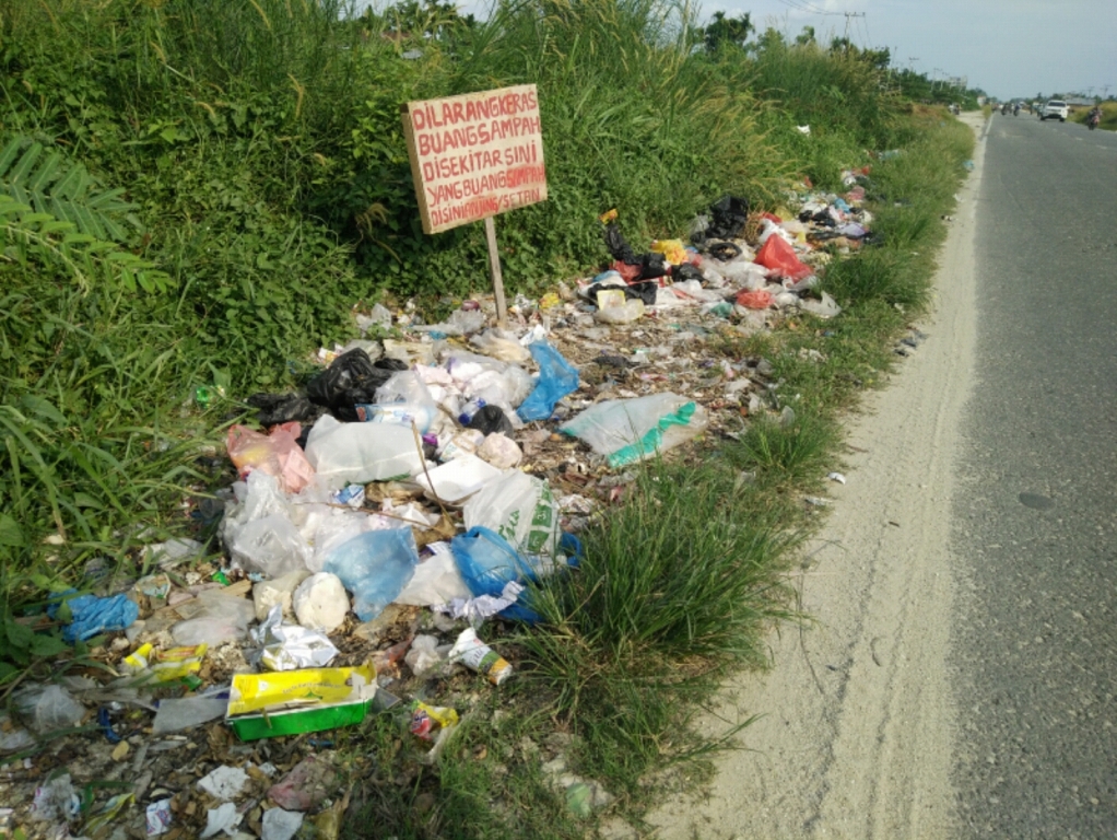 sampah-resahkan-warga-pekanbaru_20160517_155906.jpg