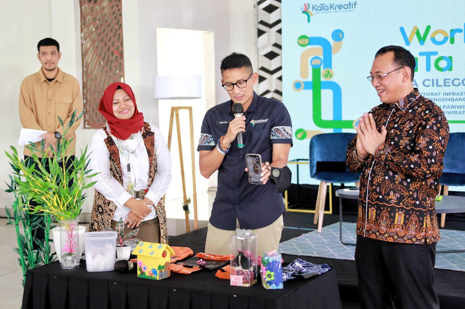 sandiaga-borong-umkm-di-cilegon.jpg