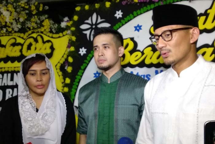 sandiaga-melayat-ke-olla_20180605_061758.jpg