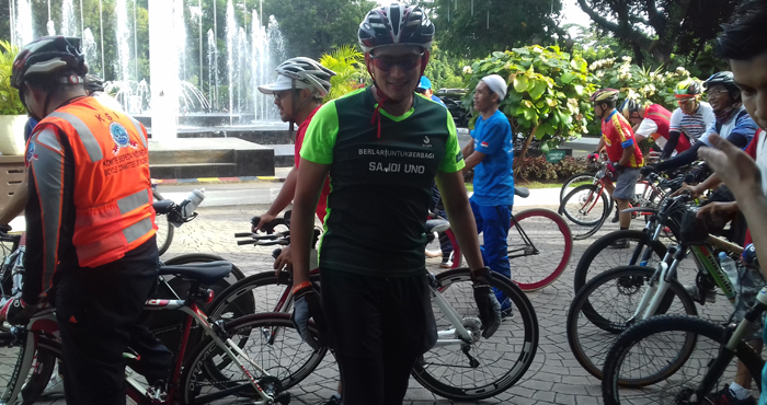 sandiaga-uno-bersepeda_1_20171124_090839.jpg