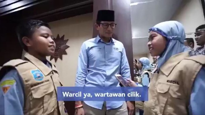 sandiaga-uno-diwawancarai-wartawan-cilik-sd-muhammadiyah-4-pucang-surabaya_20180928_092453.jpg
