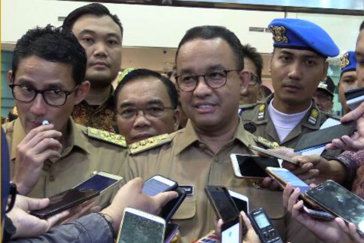 sandiaga-uno-poles-bibir_20171213_061740.jpg