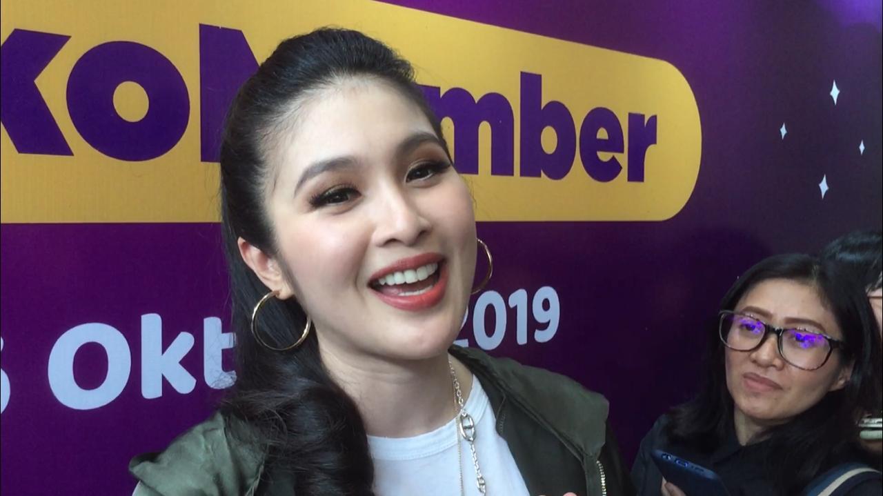 sandra-dewi-di-kebayoran-lama.jpg