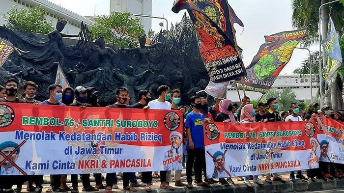 santri-suroboyo-rembol-76-tolak-kedatangan-habib-rizieq-shihab-di-surabaya.jpg