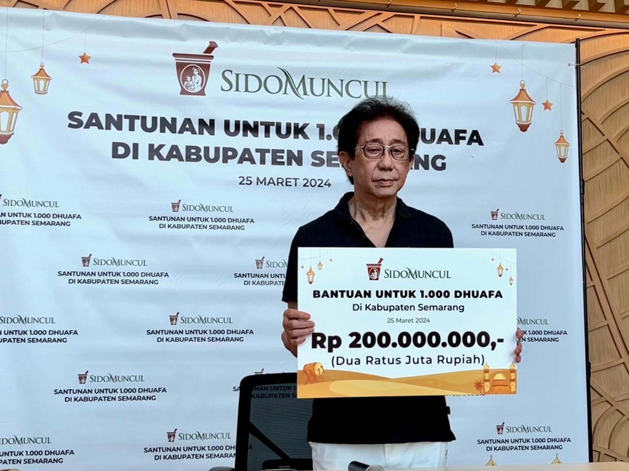 Salurkan Paket Sembako, Perusahaan Jamu Ini Ukir Senyum 1.000 Kaum Duafa di Kabupaten Semarang