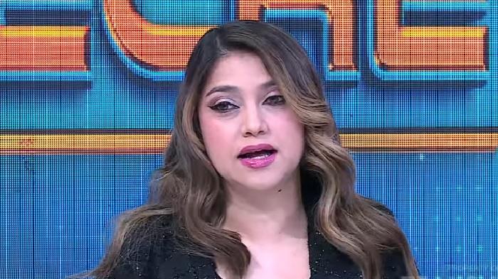 sarah-azhari-di-rumpi.jpg