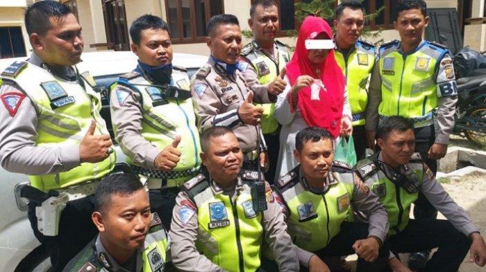 sat-lantas-polres-langsa-memperlihatkan-barang-bukti-sabu.jpg