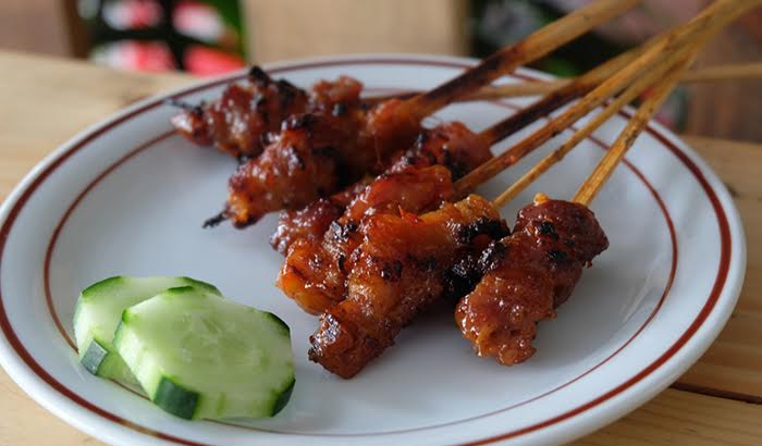 sate-ayam-babi-oka-sabo-denpasar_20150816_115517.jpg