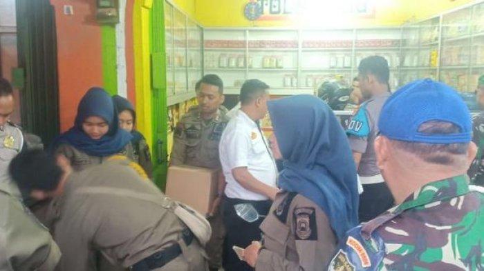 satpol-pp-lakukan-penyitaan-miras-di-tangerang.jpg