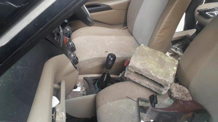satu-unit-mobil-xenia-hitam-di-jalan-h-moh-ashari-kecamatan-cibinong.jpg