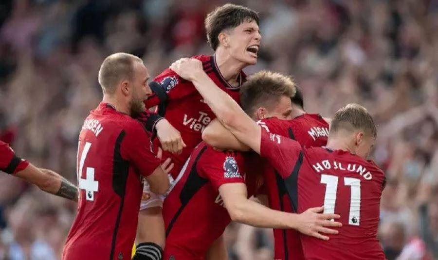 scott-mctominay-dapat-selamat-dari-rekan.jpg