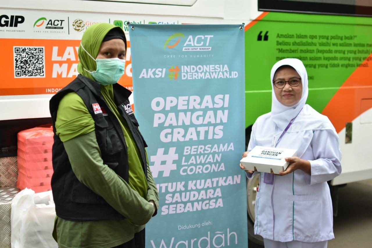 sedekah-makan-gratis-melalui-humanity-food-truck.jpg