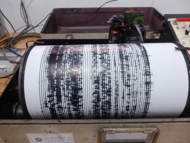 seismograf-gede_20151128_221748.jpg