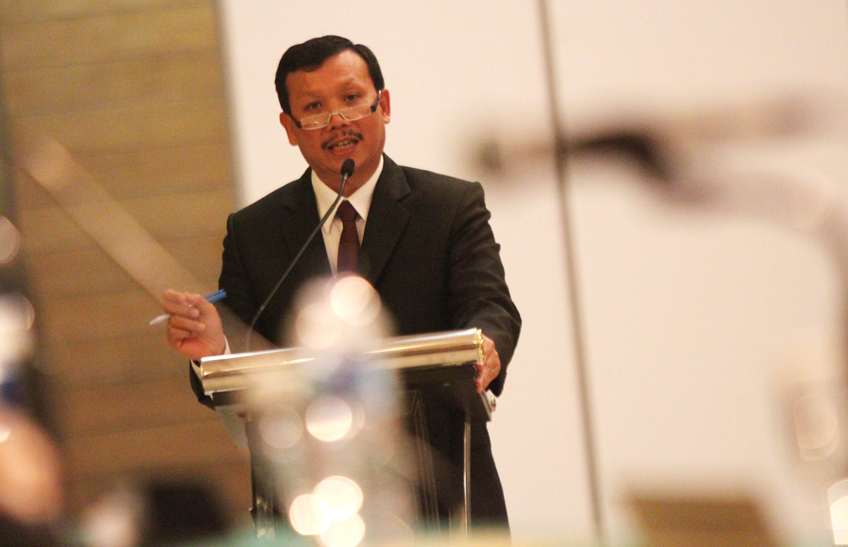 sekda-jabar-iwa-karniwa-raih-gelar-doktor_20160116_011943.jpg