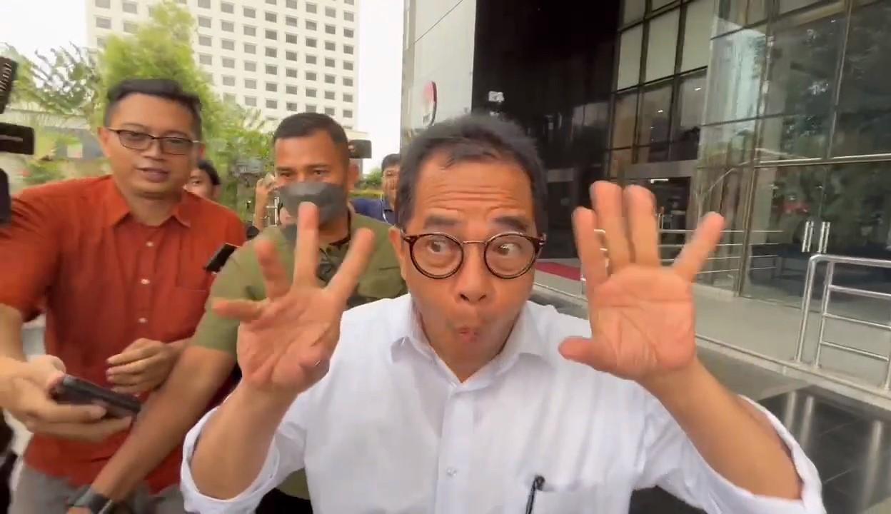 sekjen-dpr-ri-indra-iskandar-usai-diperiksa-kasus-korupsi-furnitur-rumah-jabatan-anggota-dpr.jpg