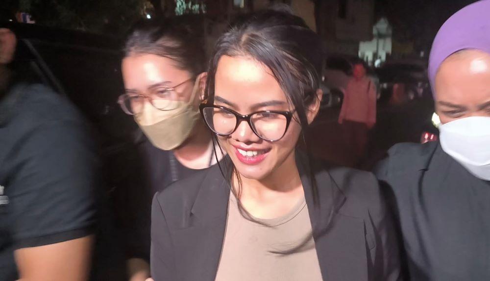 selebgram-siskaeee-tiba-di-polda-metro-jaya-usai-ditangkap-di-yogyakarta.jpg