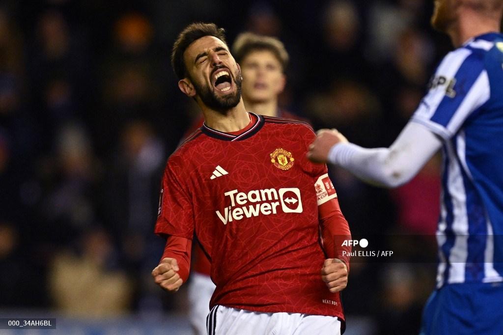 selebrasi-bruno-fernandes-yang-berhasil-mengeksekusi-penalti-ke-gawang-wigan-piala-fa.jpg