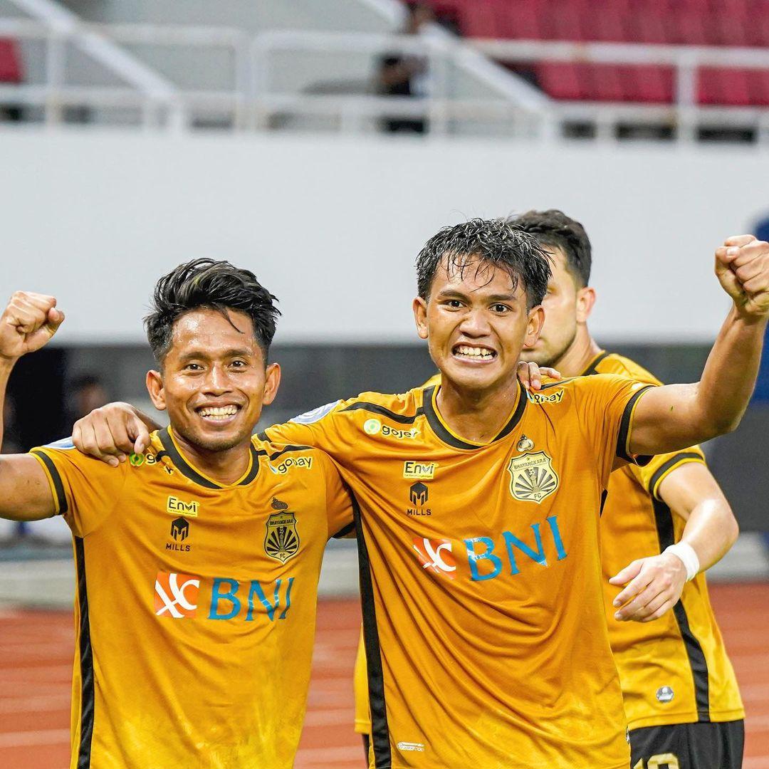 selebrasi-dua-pemain-bhayangkara-fc-andik-vermansyah-kiri-dan-titan-agung-kanan.jpg