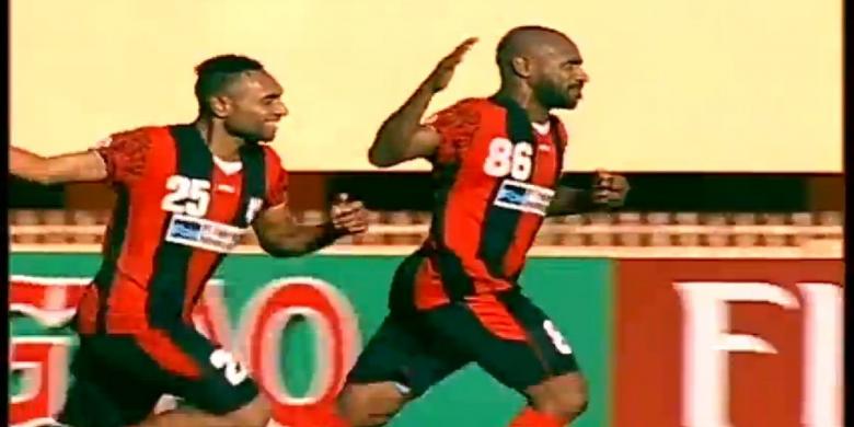 selebrasi-kapten-persipura-jayapura-boaz-solossa_20150516_170340.jpg