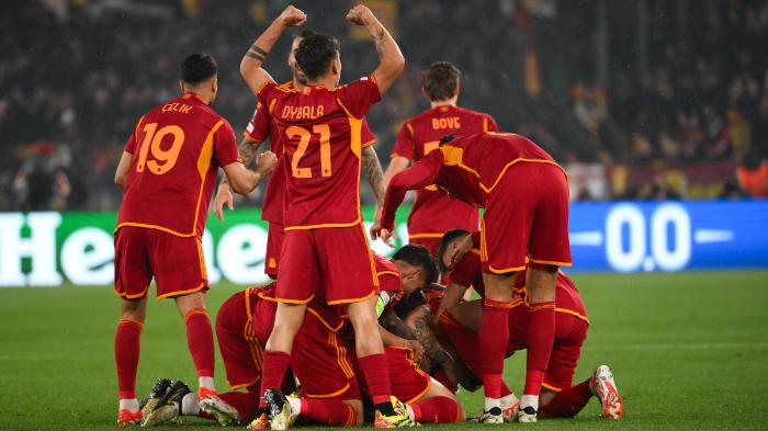 selebrasi-pemain-as-roma-setelah-mencetak-gol.jpg