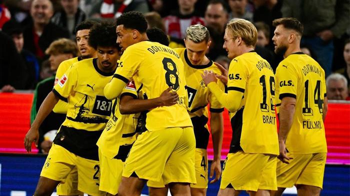 selebrasi-pemain-bourrusia-dortmund-setelah-adeyemi-mencetak-gol-ke-gawang-bayern-munchen.jpg