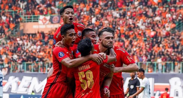 selebrasi-pemain-persija-setelah-mencetak-gol-ke-gawang-persib-bandung.jpg