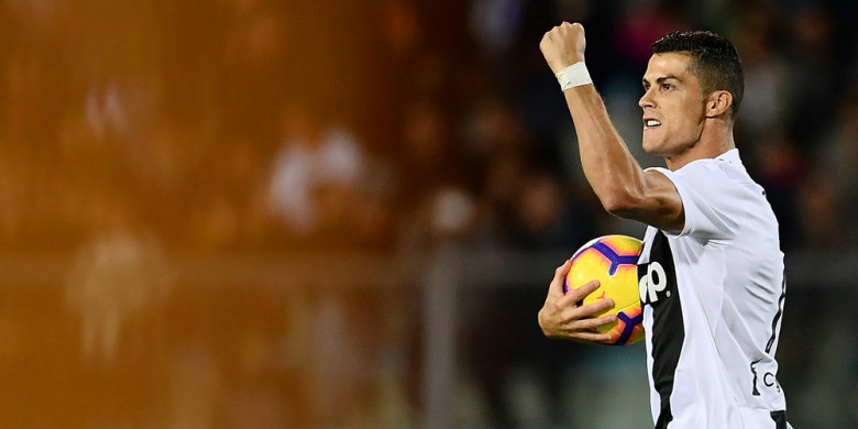 selebrasi-penyerang-juventus-cristiano-ronaldo_20181028_014834.jpg