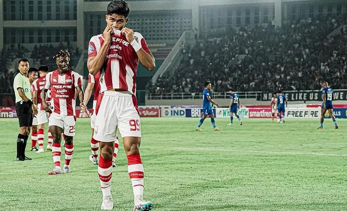 selebrasi-ramadhan-sananta-setelah-mencetak-brace-ke-gawang-persib-bandung.jpg