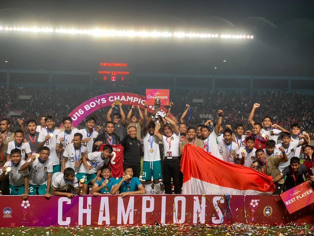 selebrasi-timnas-u16-indonesia-usai-menjuarai-piala-aff-u16-2022.jpg