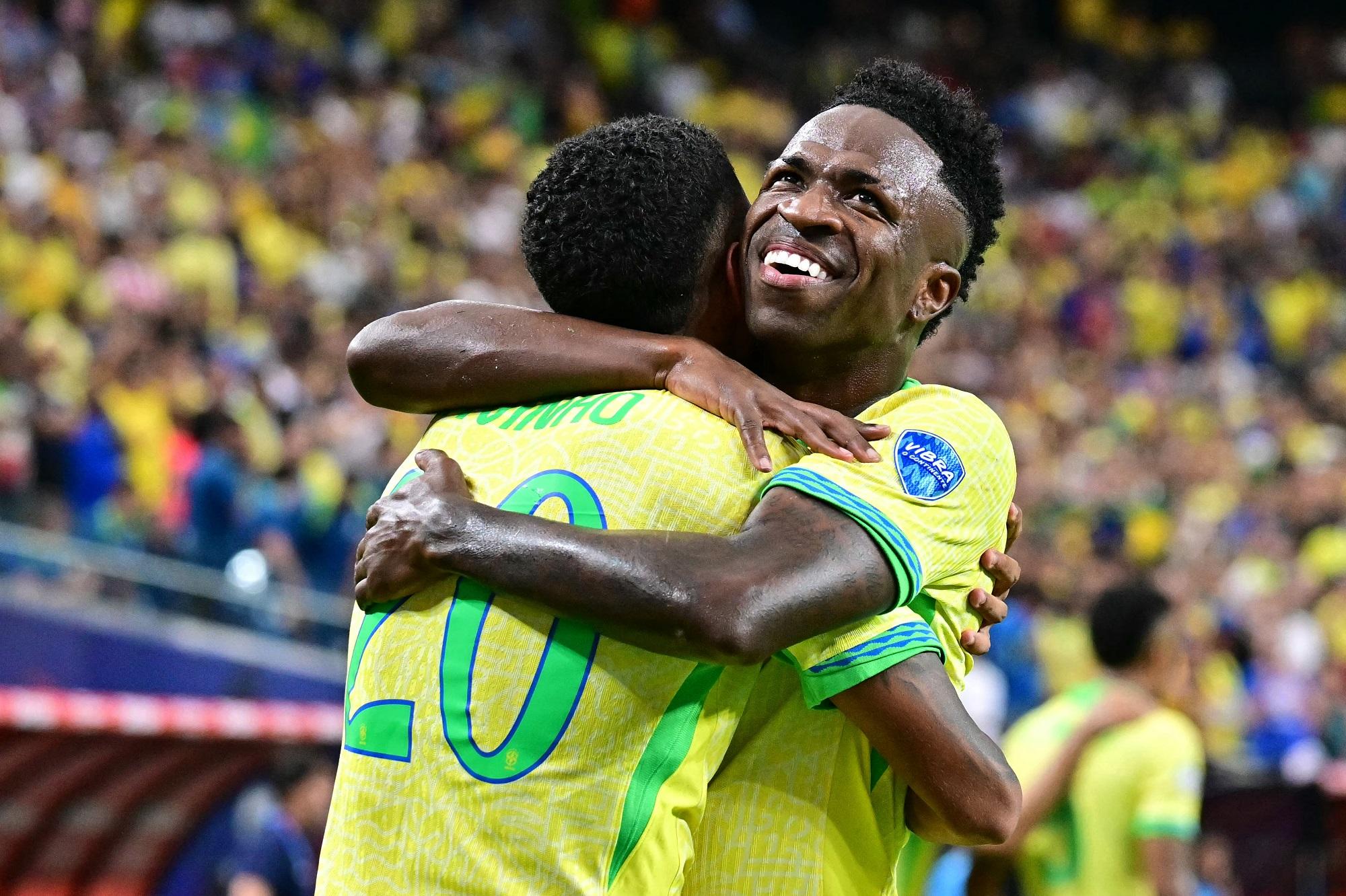 selebrasi-vinicius-junior-dan-savinho-di-copa-america-2024-lawan-paraguay.jpg
