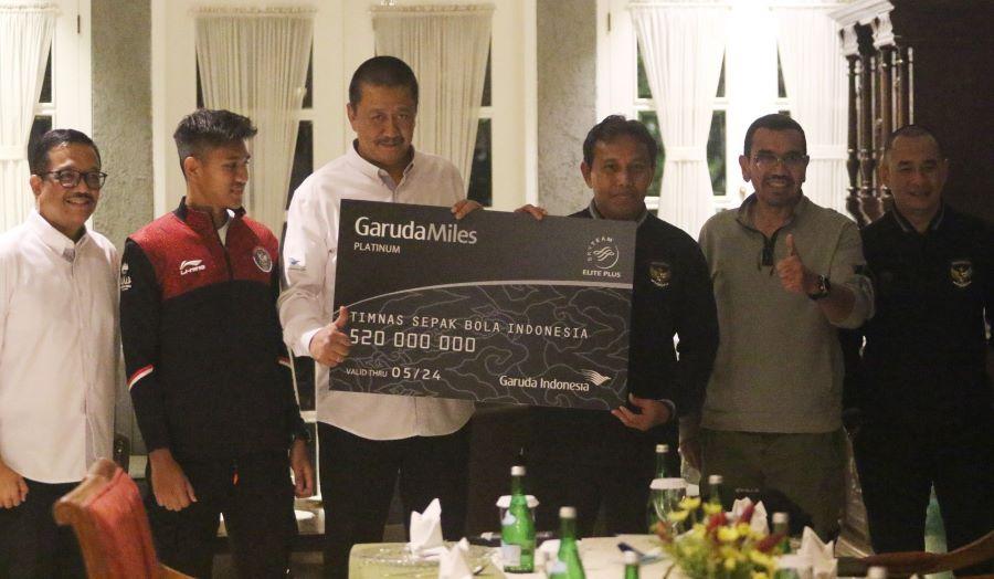 seluruh-anggota-timnas-sea-games-2023-dapat-kartu-garudamiles-platinum.jpg