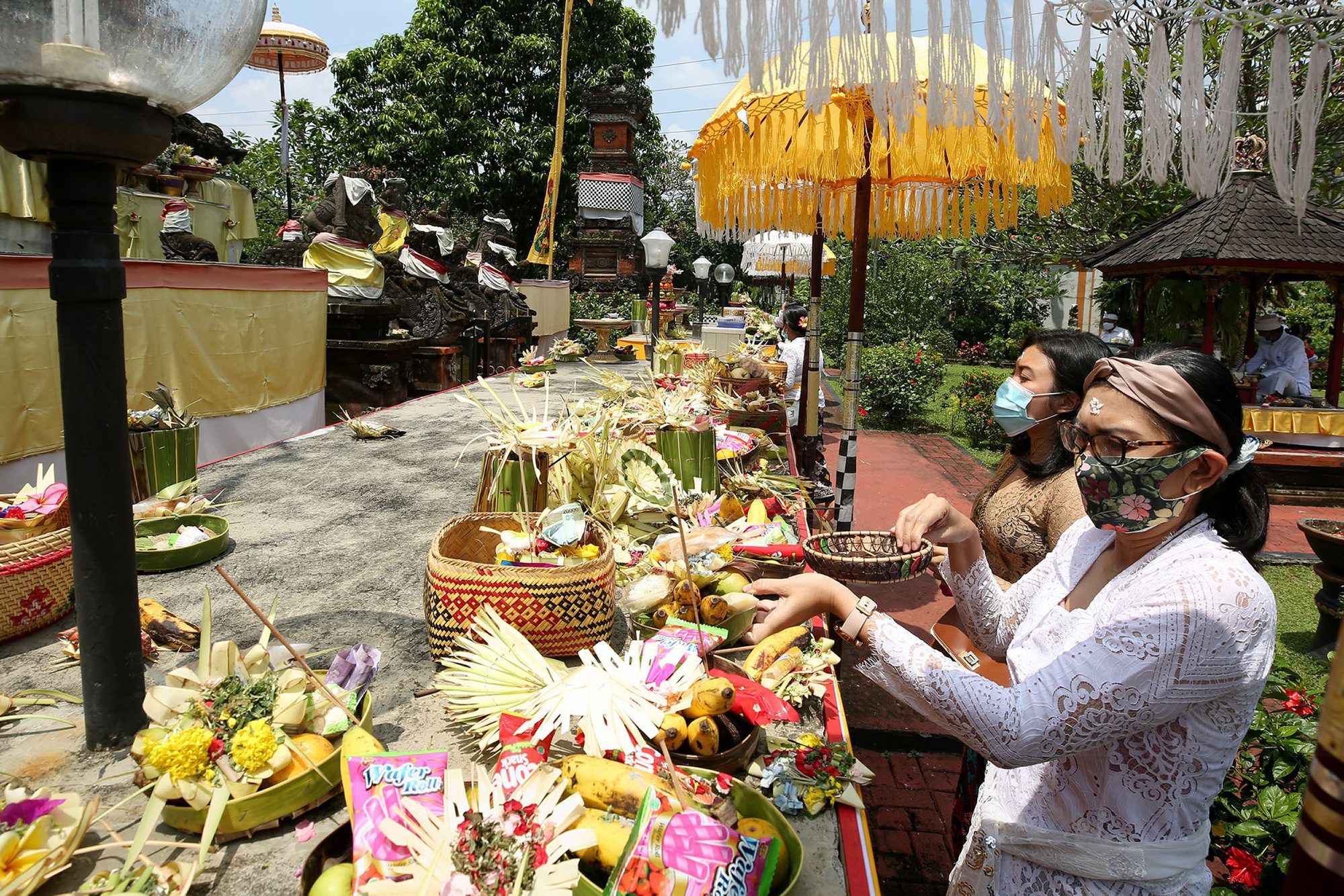 sembahyang-galungan-umat-hindu_20210414_180704.jpg