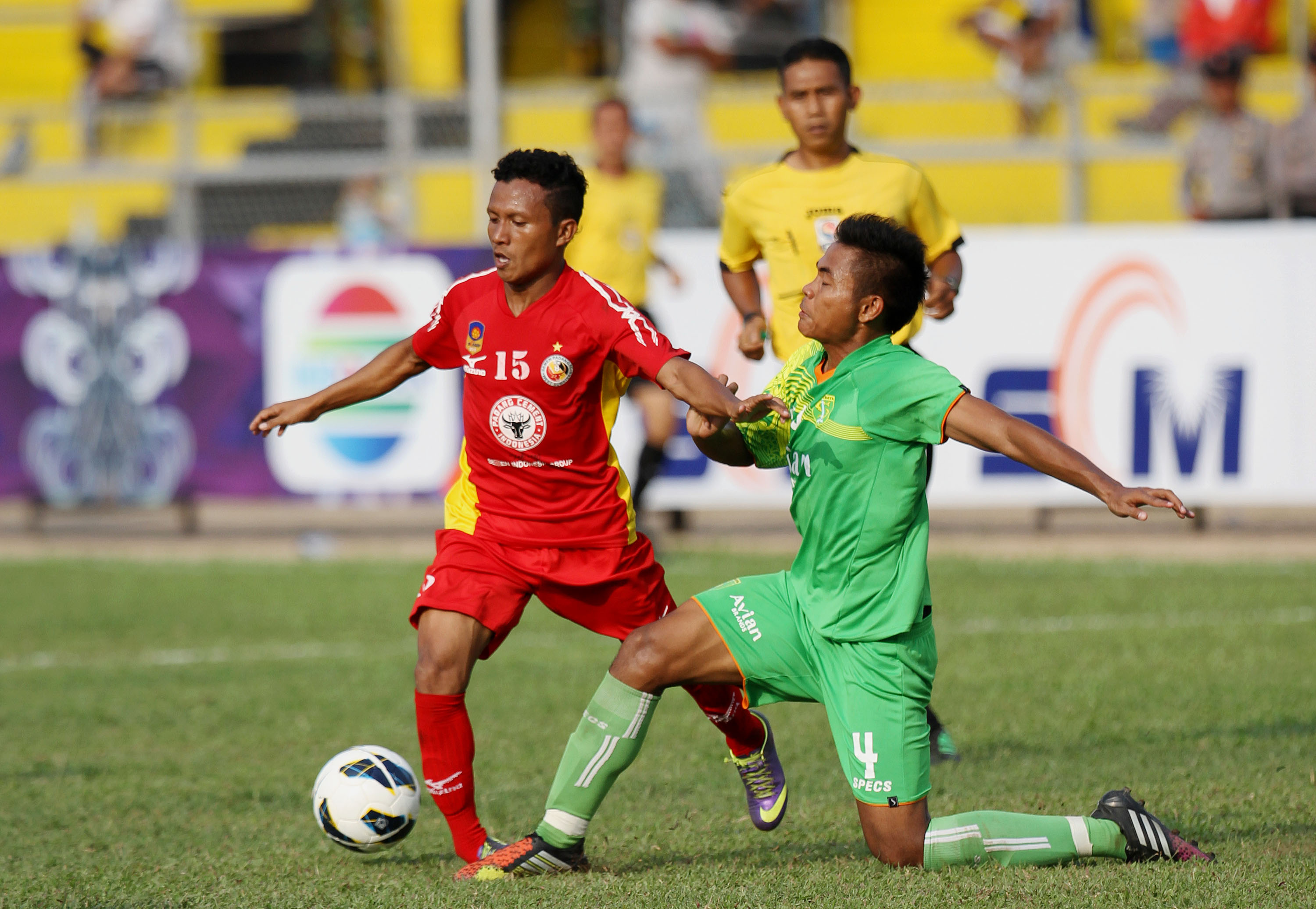 semen-padang-fc-vs-persebaya-di-scm-cup-2015_20150118_051159.jpg