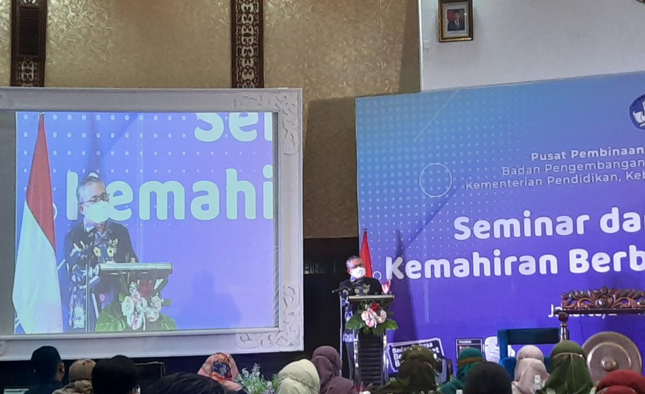 seminar-dan-lokakarya-kemahiran-berbahasa.jpg