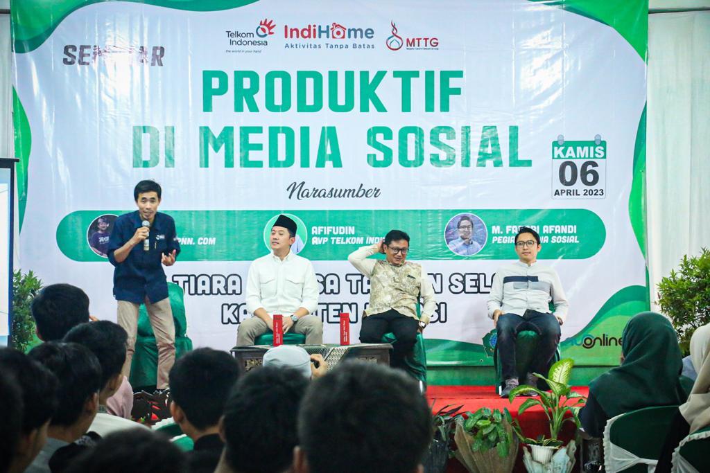 seminar-literasi-digital-bertajuk-produktif-di-media-sosial.jpg