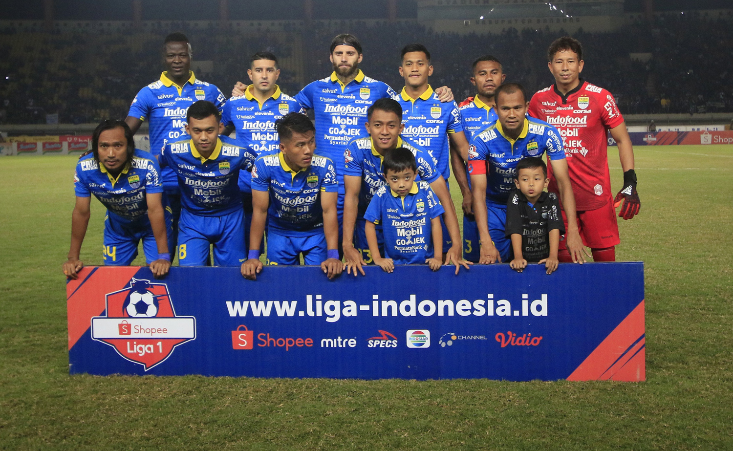 sempat-unggul-2-0-persib-bandung-ditahan-imbang-borneo-fc_20190817_131356.jpg