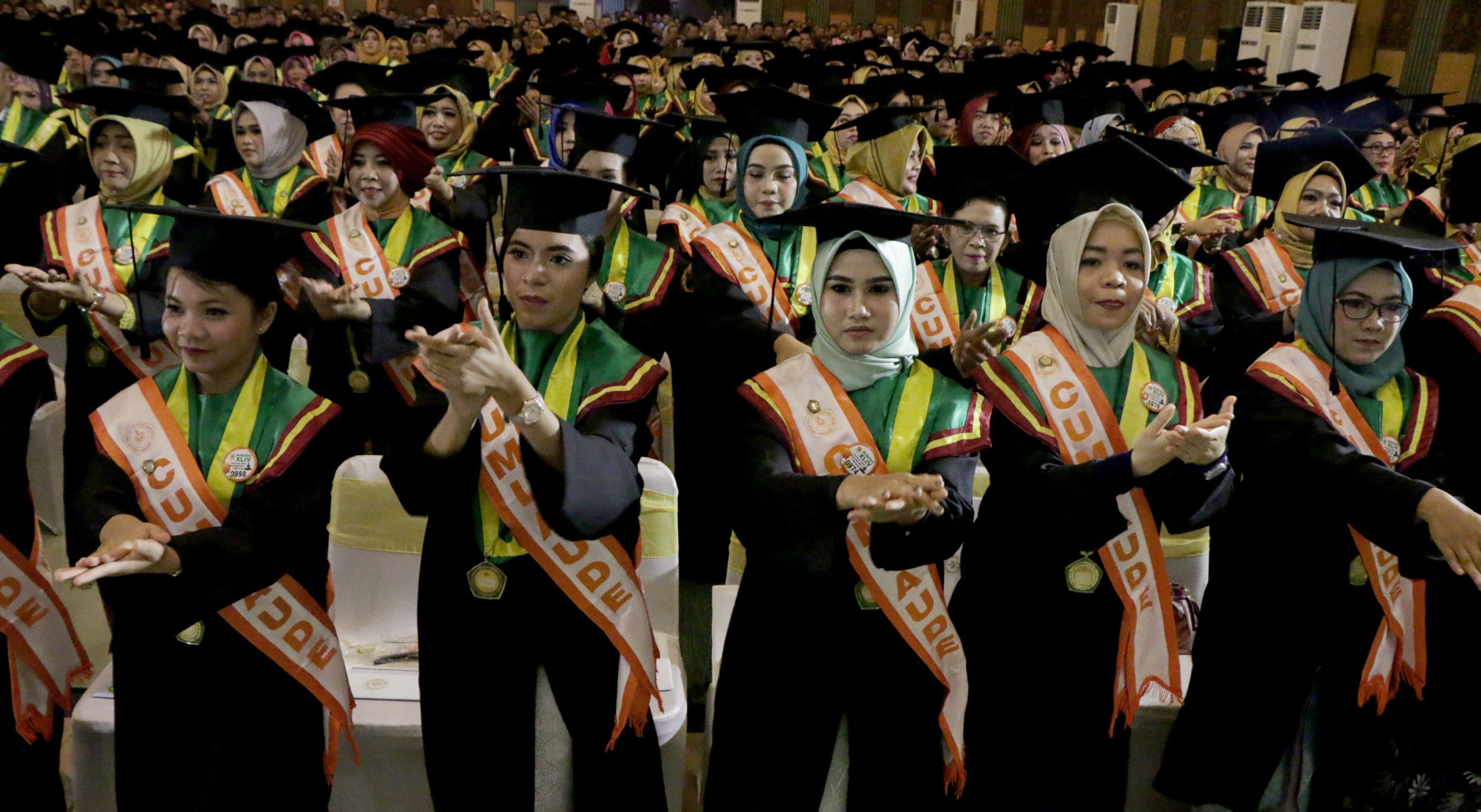 senam-masal-wisuda-stikes-karya-husada-pecahkan-rekor-laprid_20190312_163001.jpg