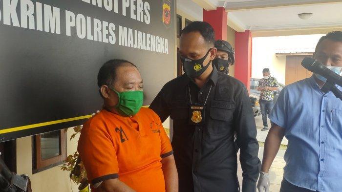 seorang-pelaku-berinisial-ws-63-dihadirkan-satreskrim-polres-majalengka.jpg