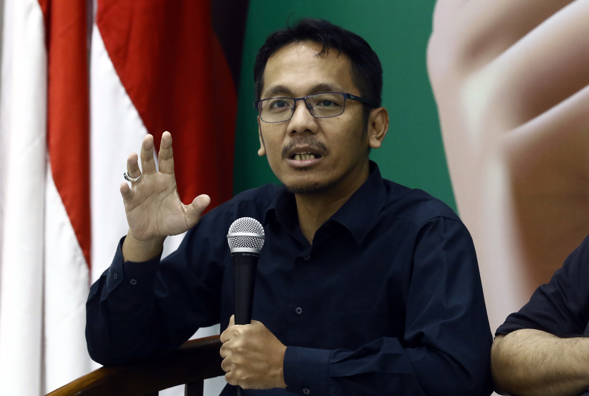 sepak-bola-dalam-bayang-bayang-sanksi-fifa_20230404_001024.jpg